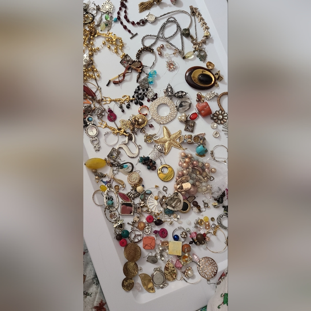 Craft Jewelry Lot Beads Bits Baubles Estate TONS Great pieces Pendants Charms - Picture 14 of 16